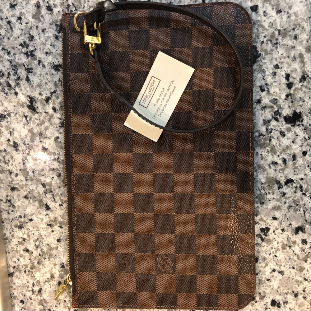 ❌❌S O L D❌❌Authentic Louis Vuitton Wristlet